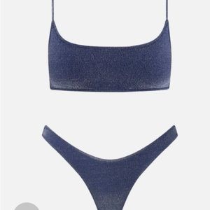 Triangl bikini. Top: small++. Bottoms: M.